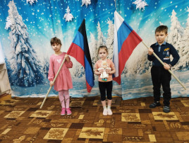 Вынос флага вместе с Машей Вынос флага вместе с Машей.