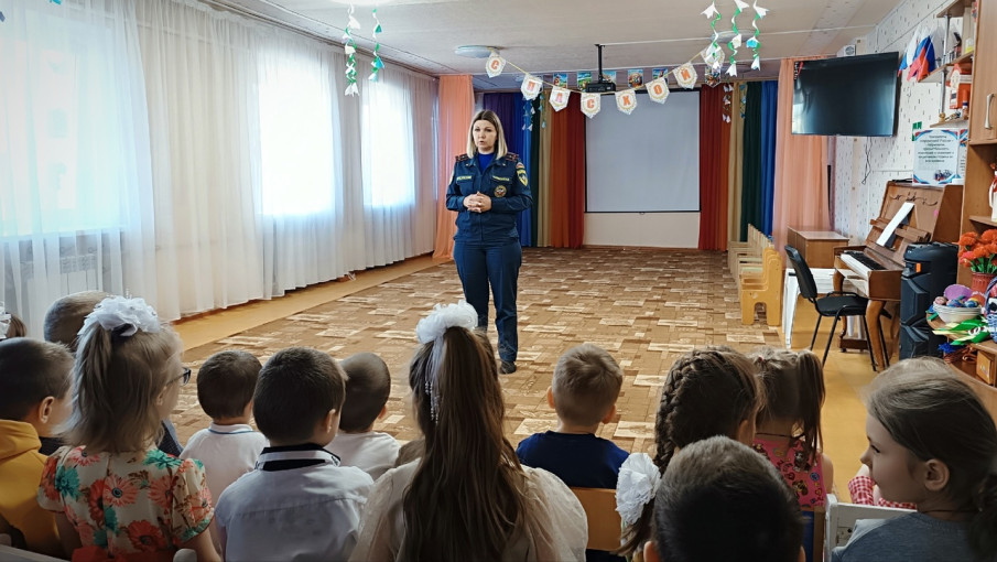 Встреча воспитанников с представителем МЧС Встреча воспитанников с представителем МЧС.